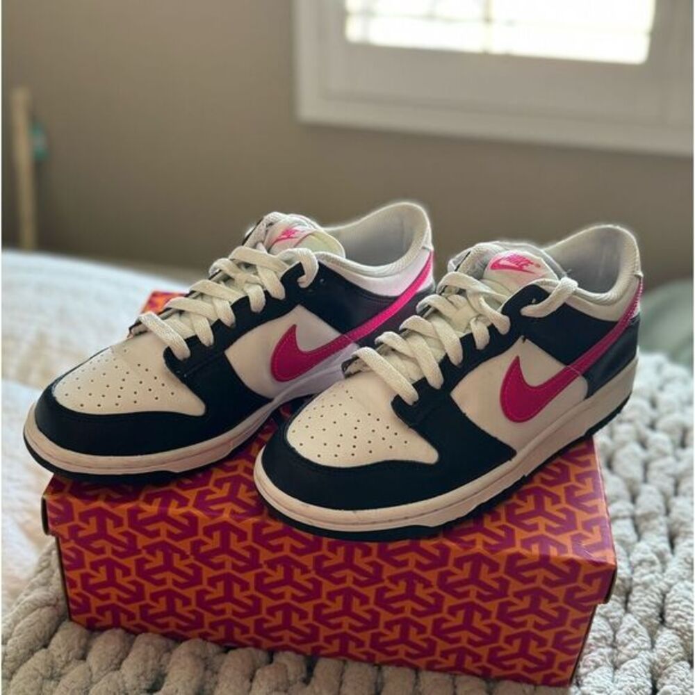 Nike Women’s Sneakers White Black Pink Low-Top